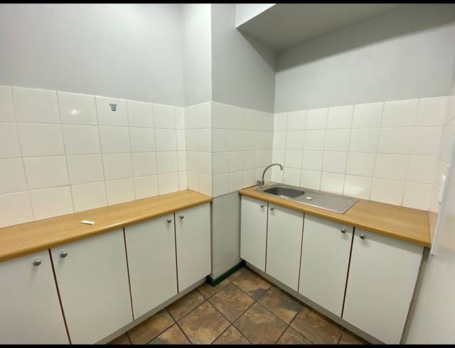 1,020M² BUILDING TO LET IN GEORGE CENTRAL